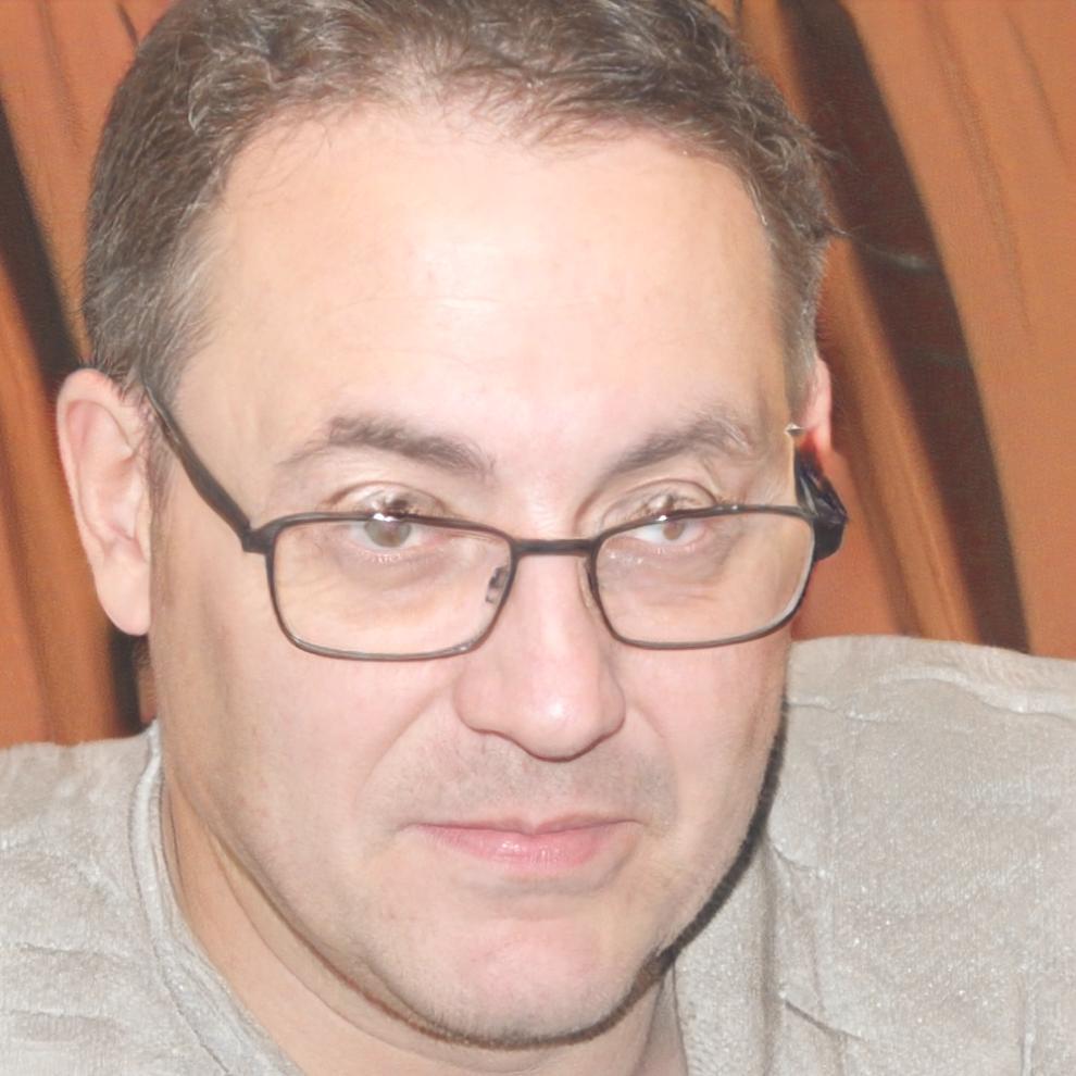 Formateur expert Julien Moreau, spécialiste en communication financière avec 15 ans d'expérience